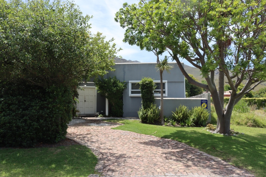 To Let 4 Bedroom Property for Rent in Kleinmond Western Cape
